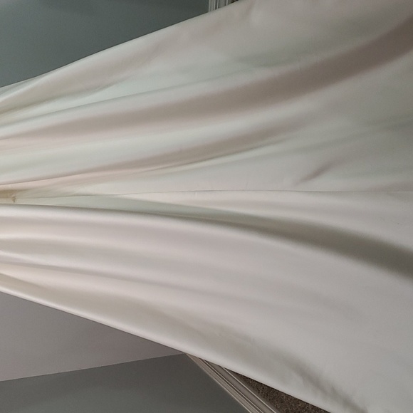 Wedding dress, David's Bridal, NWT. Size 6. Ivory lace and satin. Low V back. - Picture 7 of 16